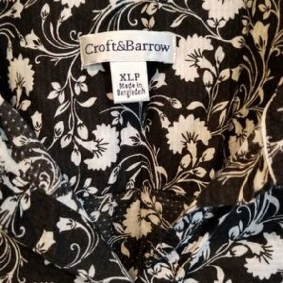 Black and white floral button up top
XLP - Picture 4 of 6